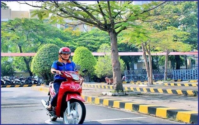 TOP 10 cửa hàng mua xe máy cũ Hà Nội uy tín chất lượng tốt nhất 36 Hãy thử lái xe để cảm nhận chất lượng xe máy cũ Hà Nội