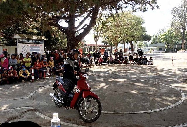 Đăng ký ở trung tâm thi bằng lái xe