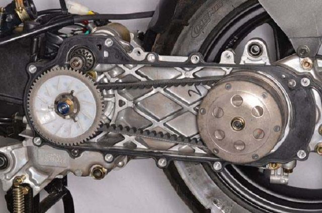 Bảo dưỡng xe máy gồm những gì? Bao lâu cần kiểm tra? 23 Thay mới dây curoa đúng thời điểm thích hợp để giúp xe có khả năng vận hành tốt nhất