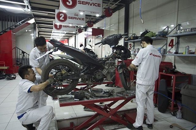 IC xe máy là gì? Tại sao 'trộm xe' hay cuỗm bộ phận này? 21 Đi đến cửa hàng sửa chữa uy tín để kiểm tra và thay thế IC để đảm bảo chất lượng